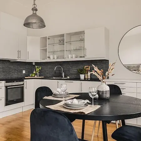 Fully Equipped And Bright Apartment In Paradis *
